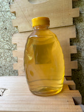 Load image into Gallery viewer, Spring Honey Squeeze (plastic)